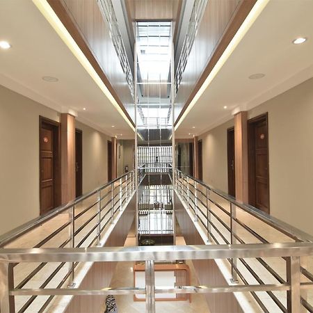 The Nyaman Motel Jakarta Bagian luar foto