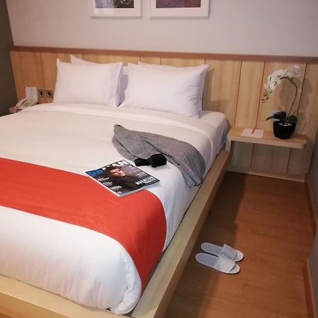 The Nyaman Motel Jakarta Bagian luar foto