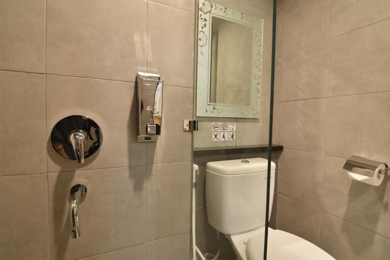 The Nyaman Motel Jakarta Bagian luar foto