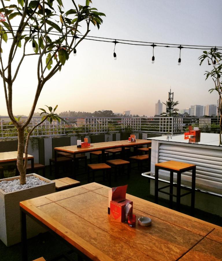 The Nyaman Motel Jakarta Bagian luar foto