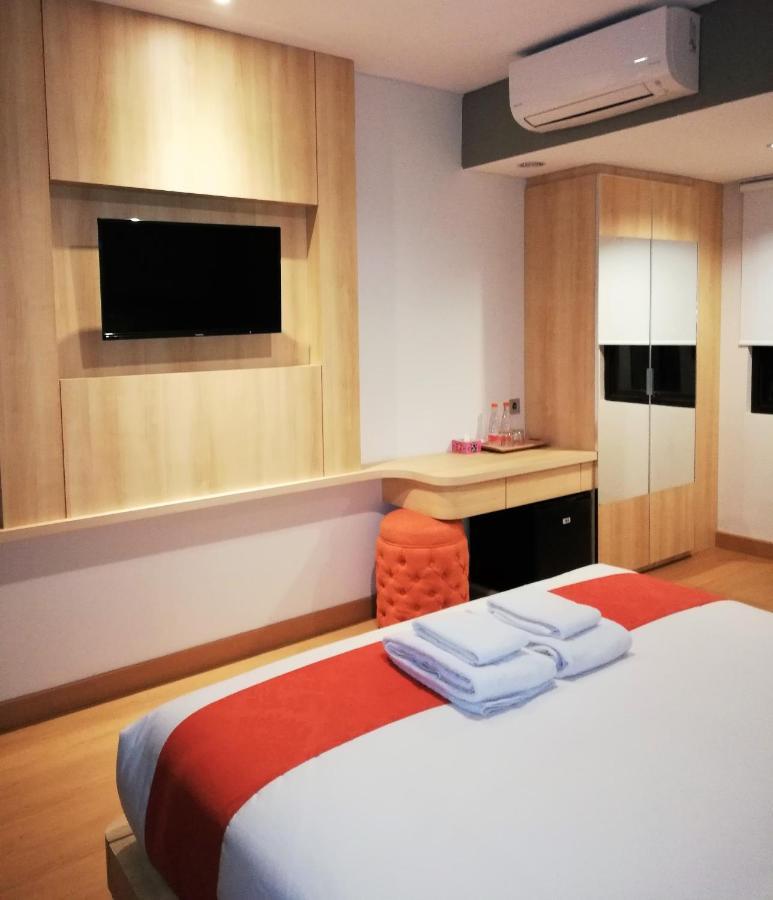 The Nyaman Motel Jakarta Bagian luar foto