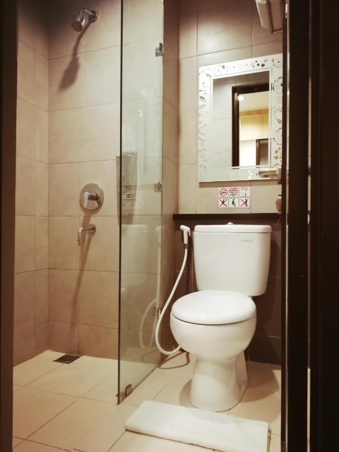 The Nyaman Motel Jakarta Bagian luar foto
