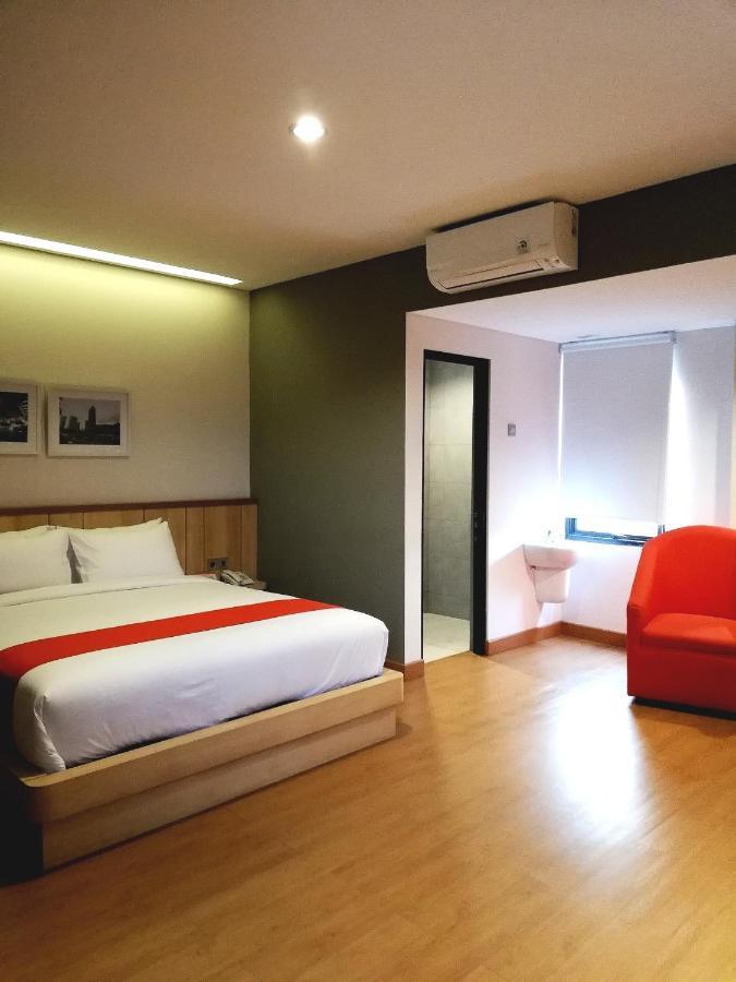 The Nyaman Motel Jakarta Bagian luar foto