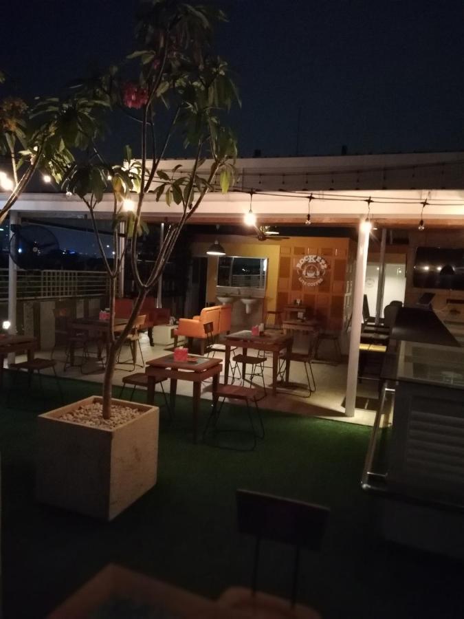 The Nyaman Motel Jakarta Bagian luar foto