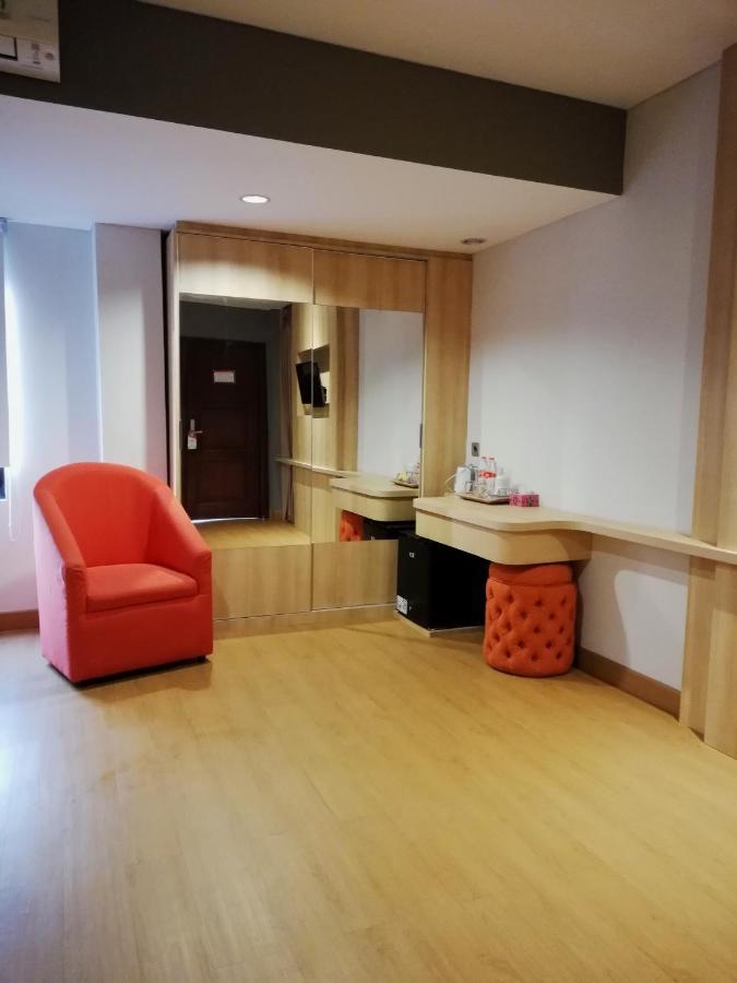 The Nyaman Motel Jakarta Bagian luar foto